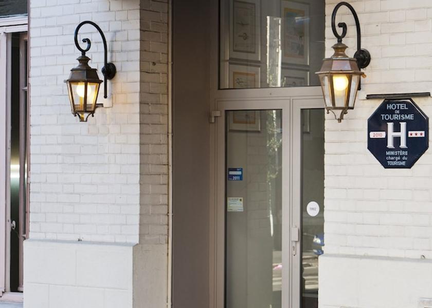 Ile-de-France Puteaux Entrance