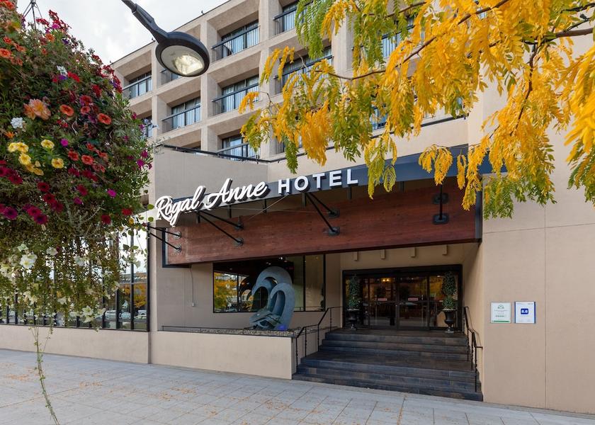 British Columbia Kelowna Entrance