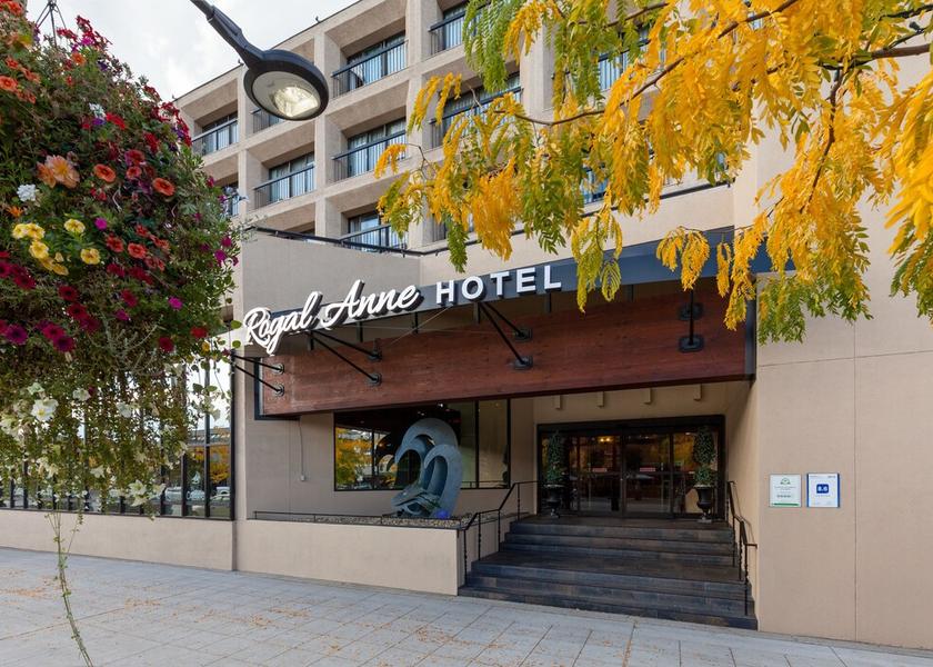 British Columbia Kelowna Property entrance