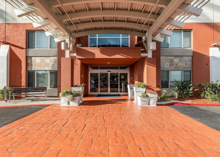 California Fremont Exterior Detail