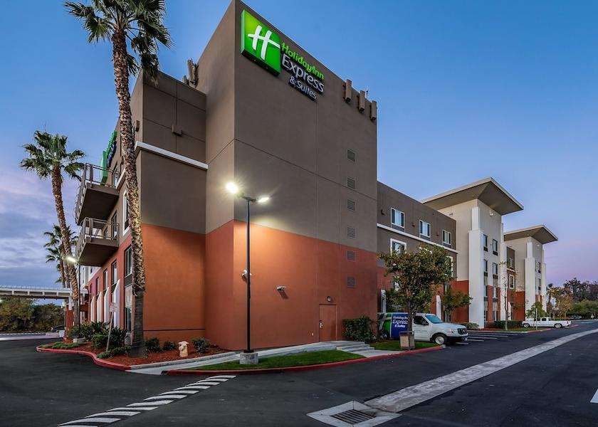 California Fremont Exterior Detail