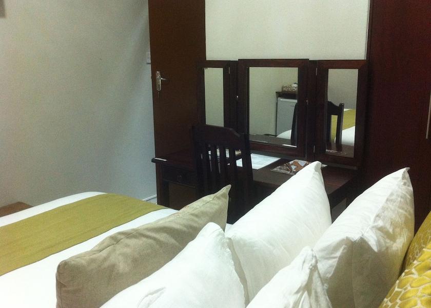  Francistown Room