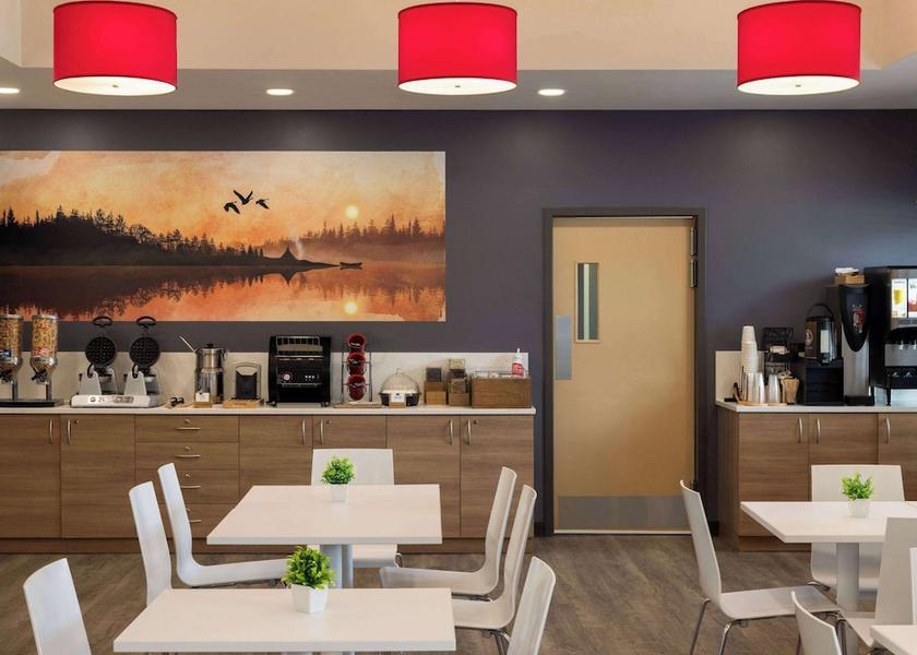 Quebec Val-d'Or Breakfast area