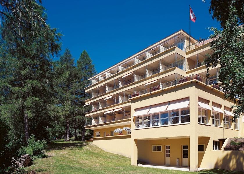 Valais Crans-Montana Front of property