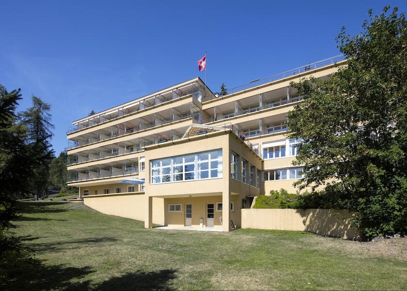 Valais Crans-Montana Front of property