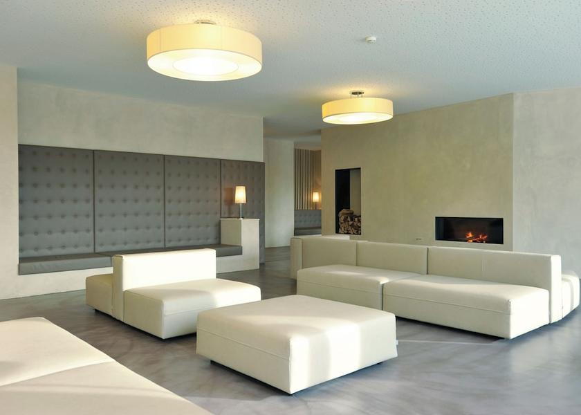 Graubünden St. Moritz Lobby sitting area