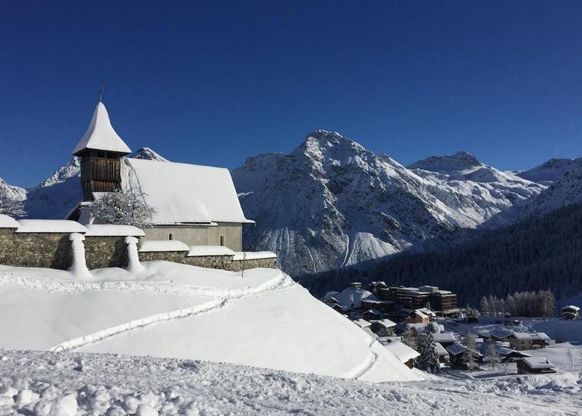 Graubuenden Arosa Courtyard