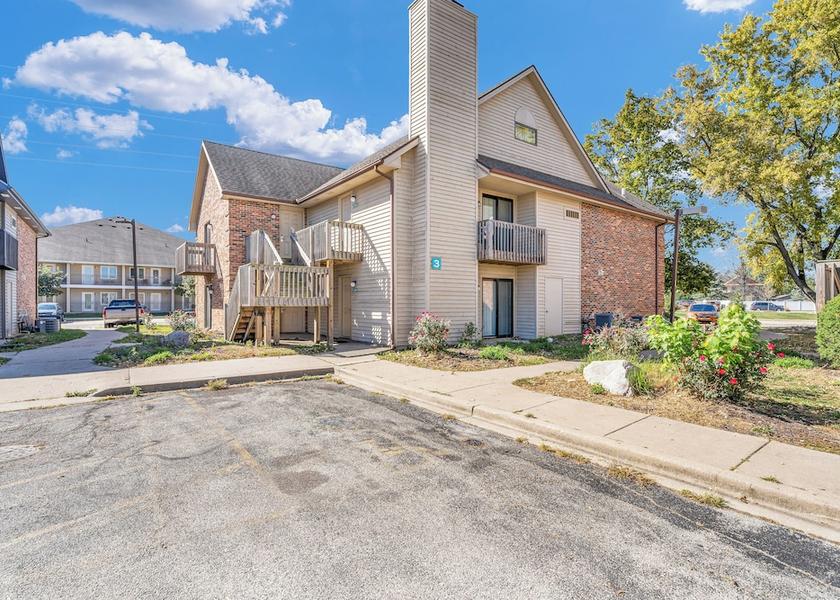 Illinois Urbana Exterior Detail