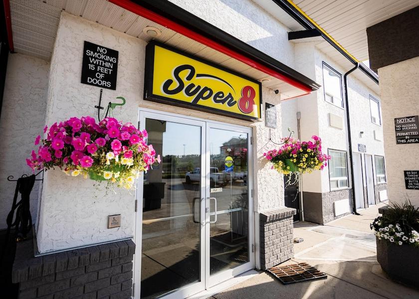 Alberta Drayton Valley Exterior Detail