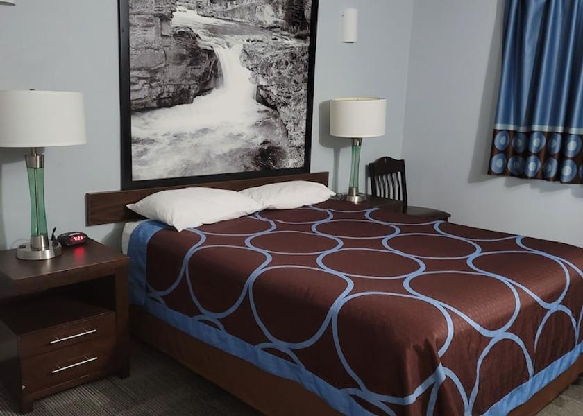 Alberta Red Deer Room