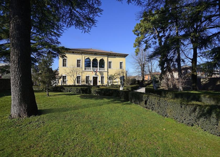 Veneto Pescantina Facade