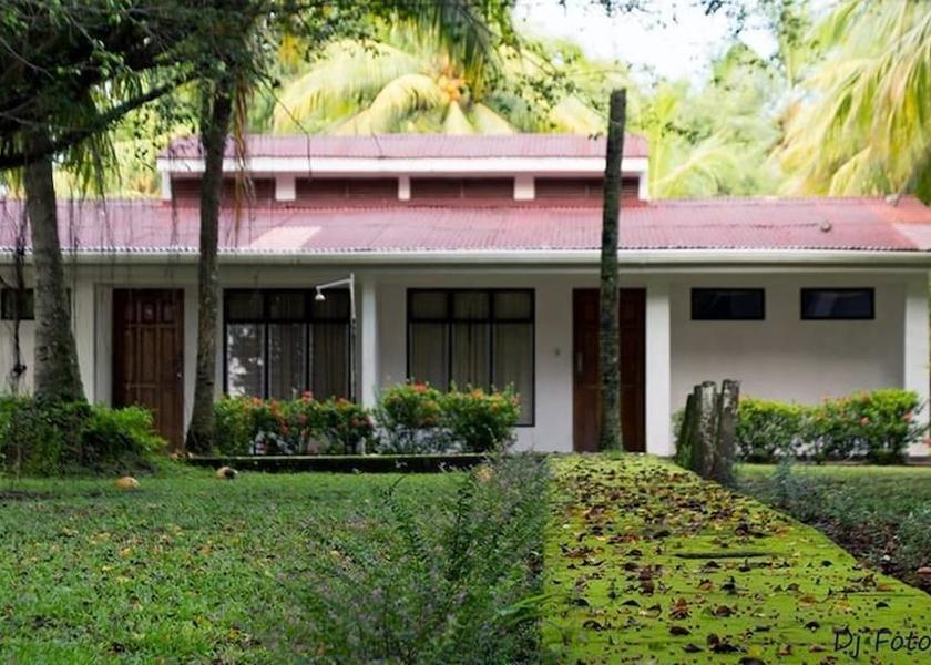 Puntarenas Parrita Facade