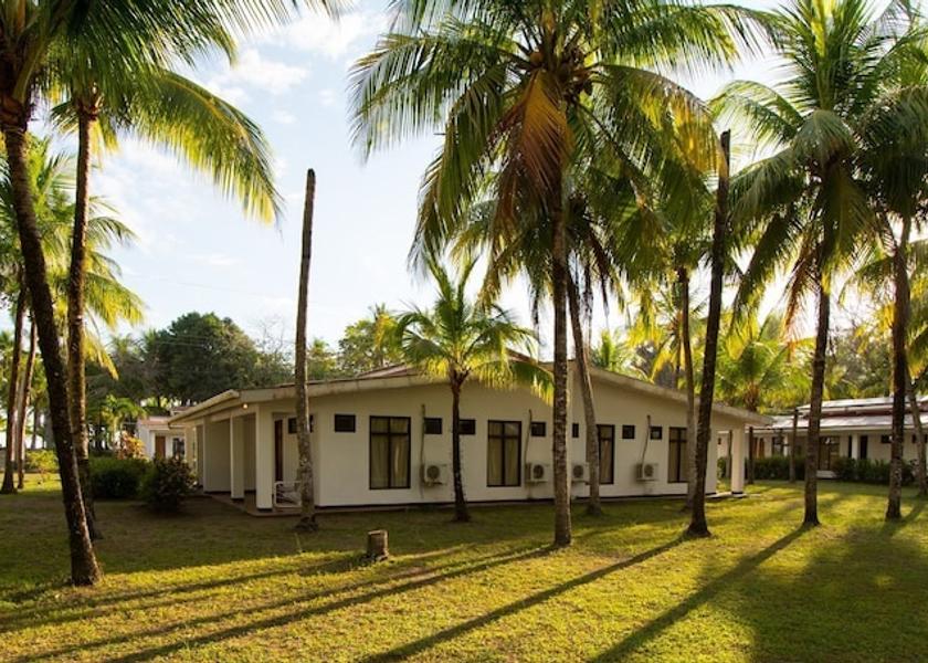 Puntarenas Parrita Facade
