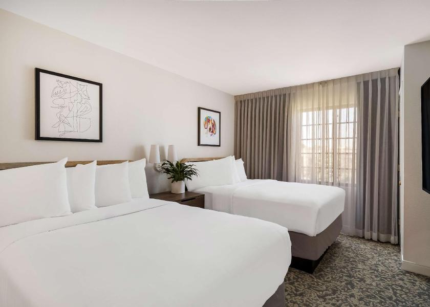 Washington Vancouver Two Bedroom Suite Queen and Two Doubles