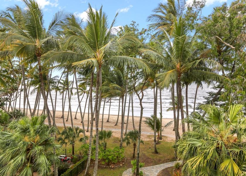 Queensland Cairns Beach/ocean view