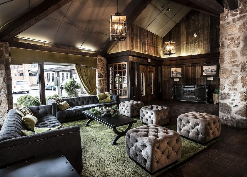 Ontario Niagara Falls Lobby