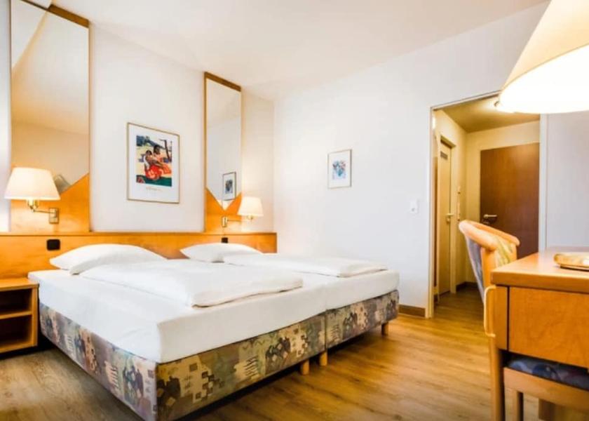 Saxony Dresden Room