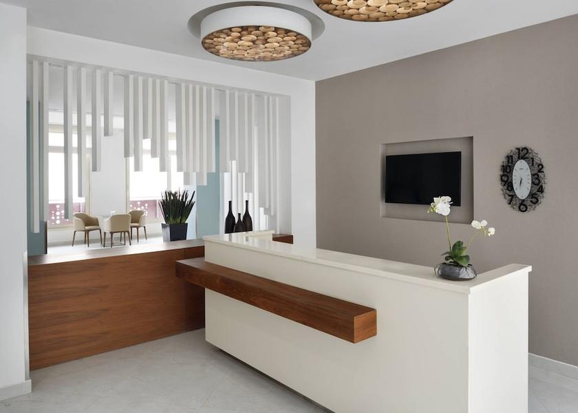  Constantine Reception