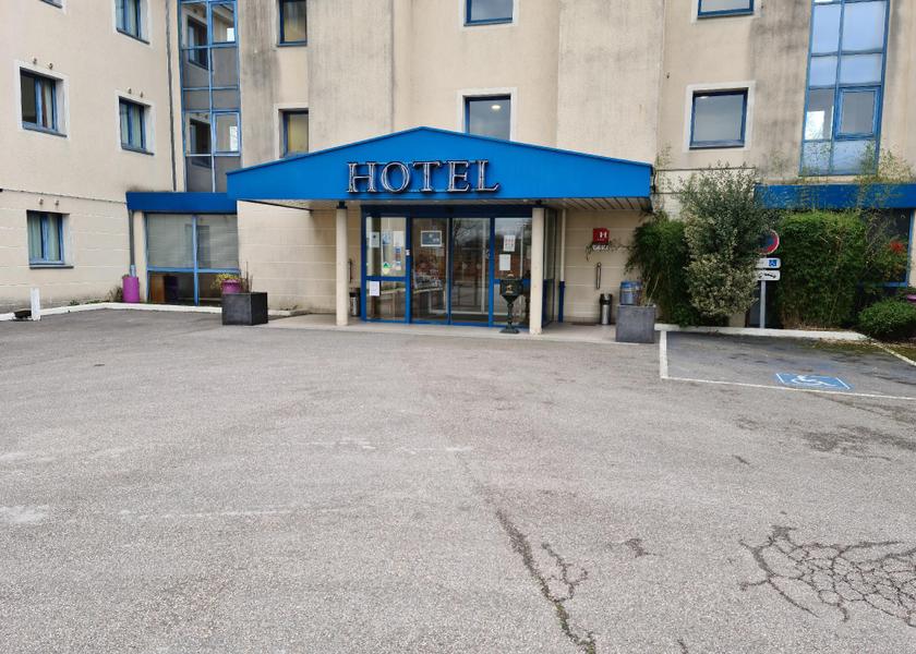 Ile-de-France Le Mesnil-Amelot entrance