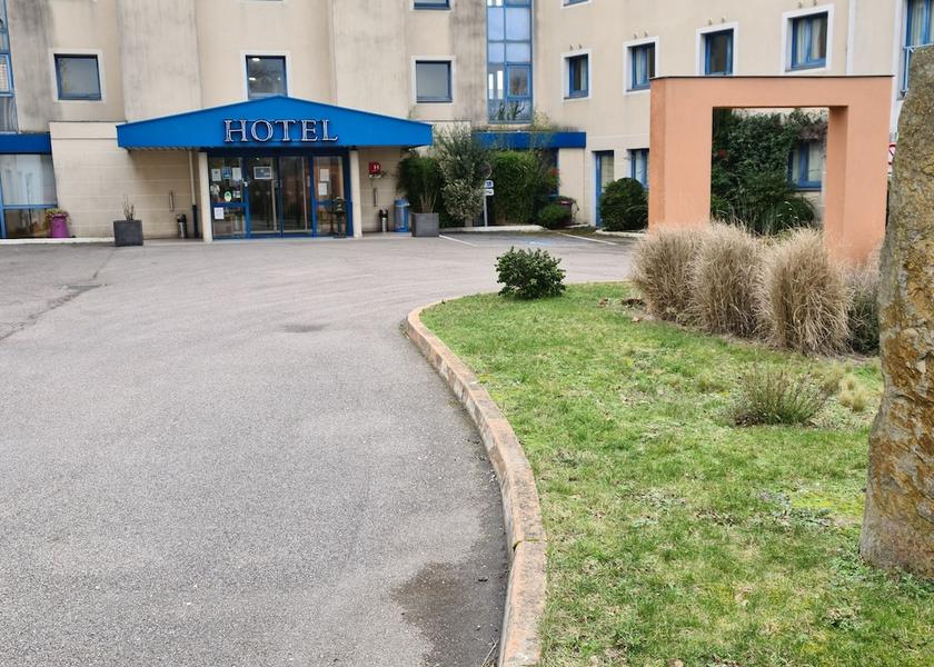 Ile-de-France Le Mesnil-Amelot Facade