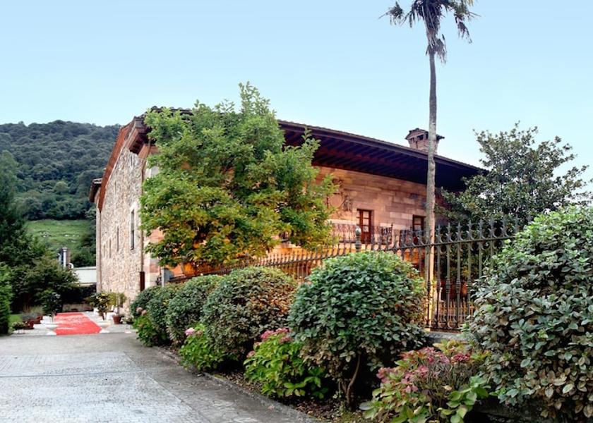 Cantabria Valdaliga Facade