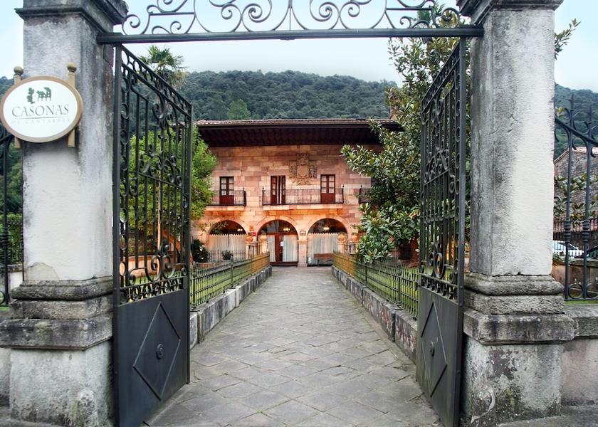 Cantabria Valdaliga Facade