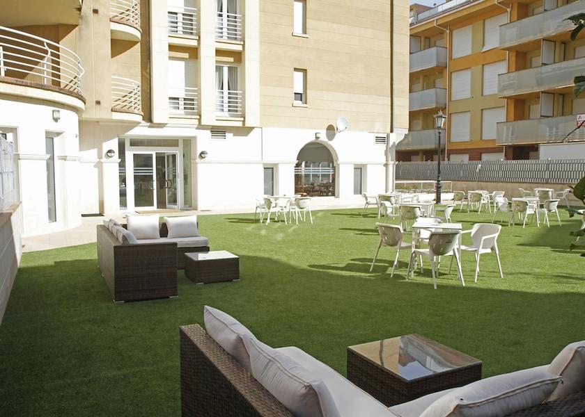 Cantabria San Vicente de la Barquera Terrace/patio