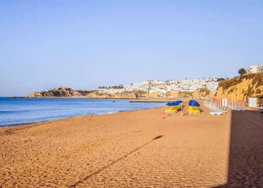 Faro Albufeira Beach