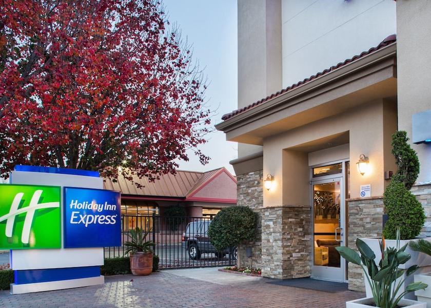 California Redwood City Exterior