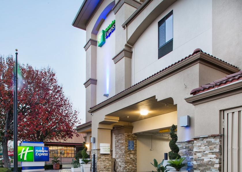 California Redwood City Exterior