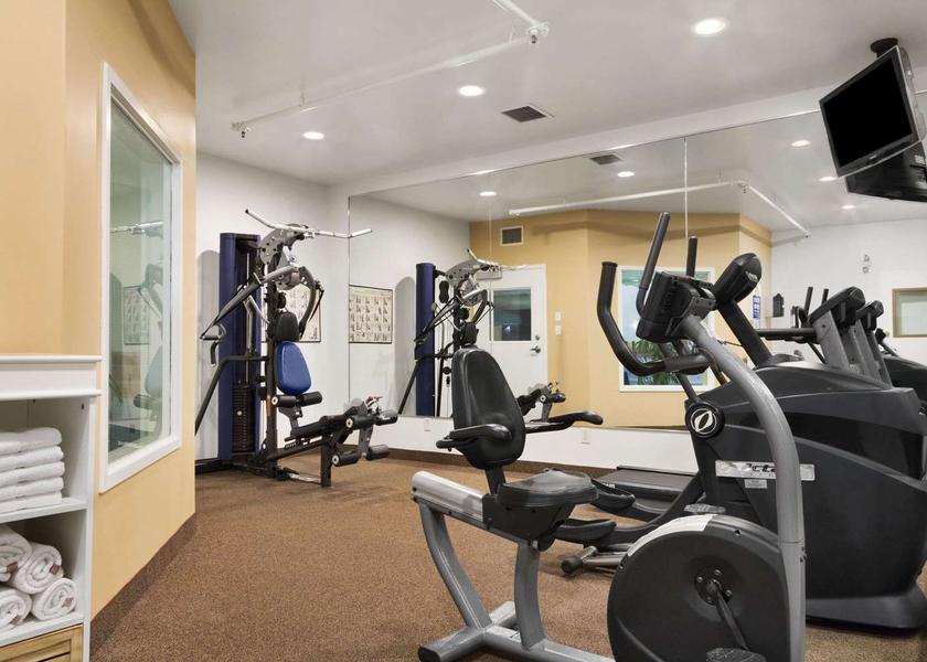 Saskatchewan Saskatoon Health club  fitness center  gym