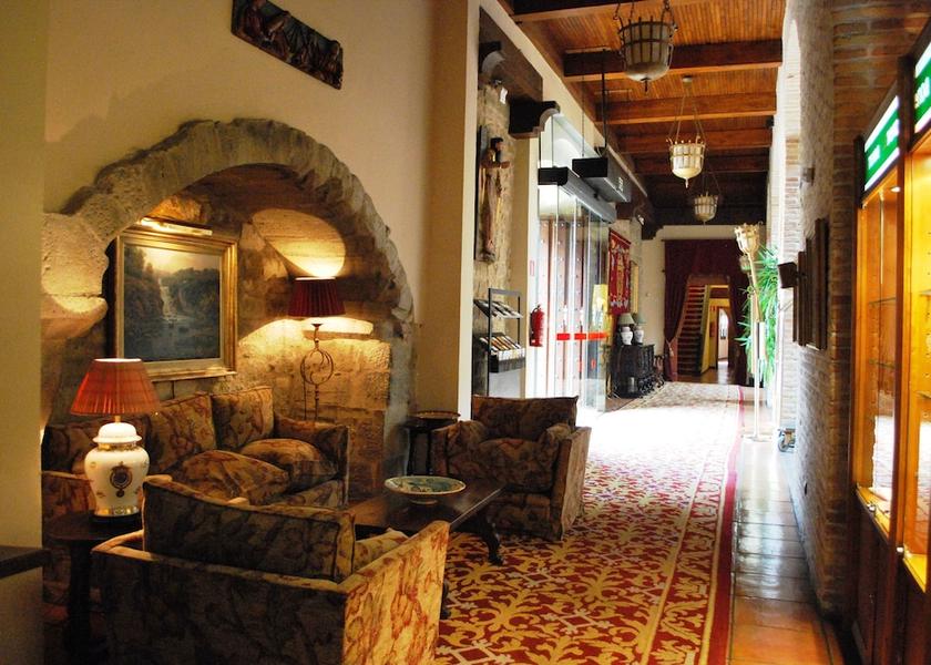 Navarre Olite Lobby