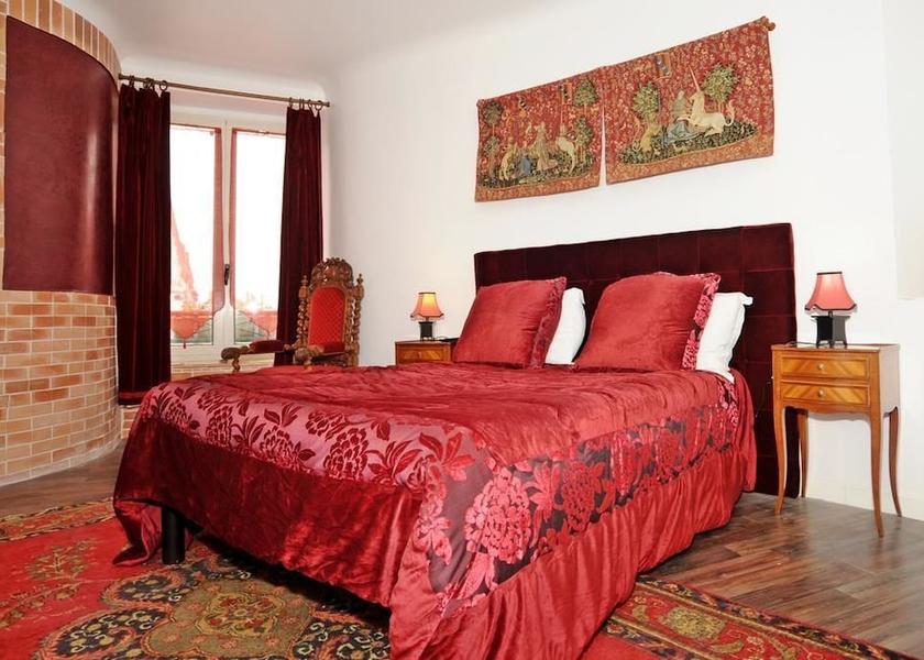 Centre - Loire Valley Sully-sur-Loire Room