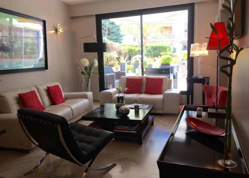 shared lounge/tv area