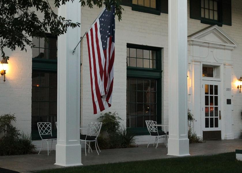 Nevada Boulder City Front of property - evening/night