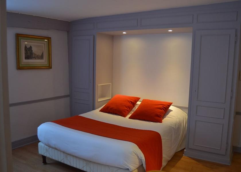 Grand Est Troyes Room