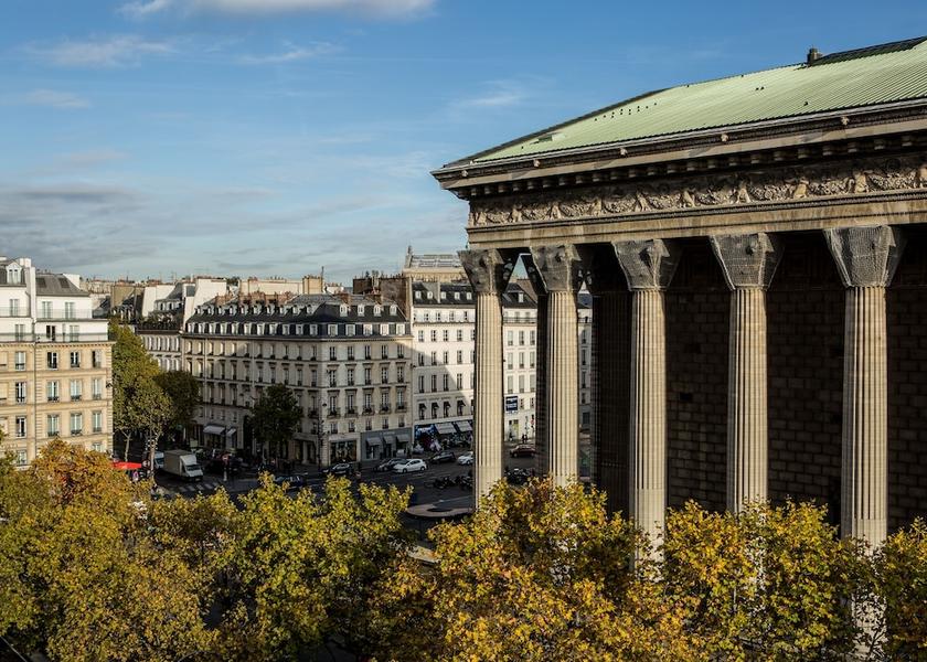 Ile-de-France Paris Exterior Detail
