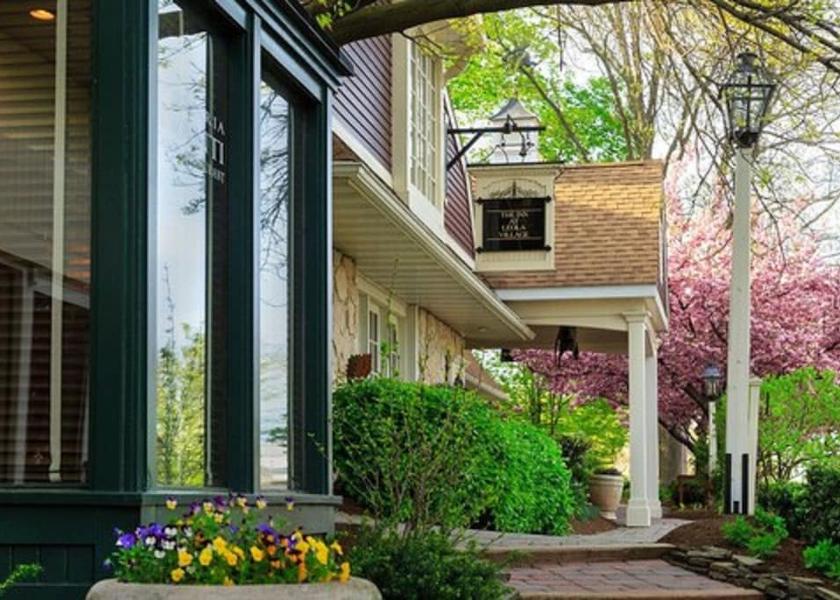Pennsylvania Leola Facade