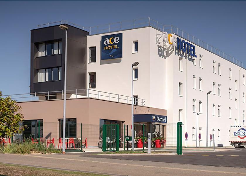 Pays de la Loire Saint-Saturnin Facade