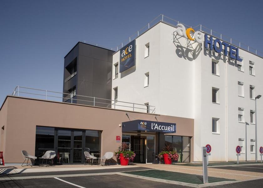 Pays de la Loire Saint-Saturnin Exterior Detail