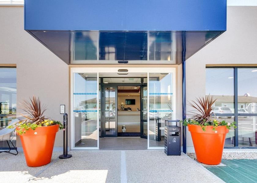 Pays de la Loire Saint-Saturnin Entrance