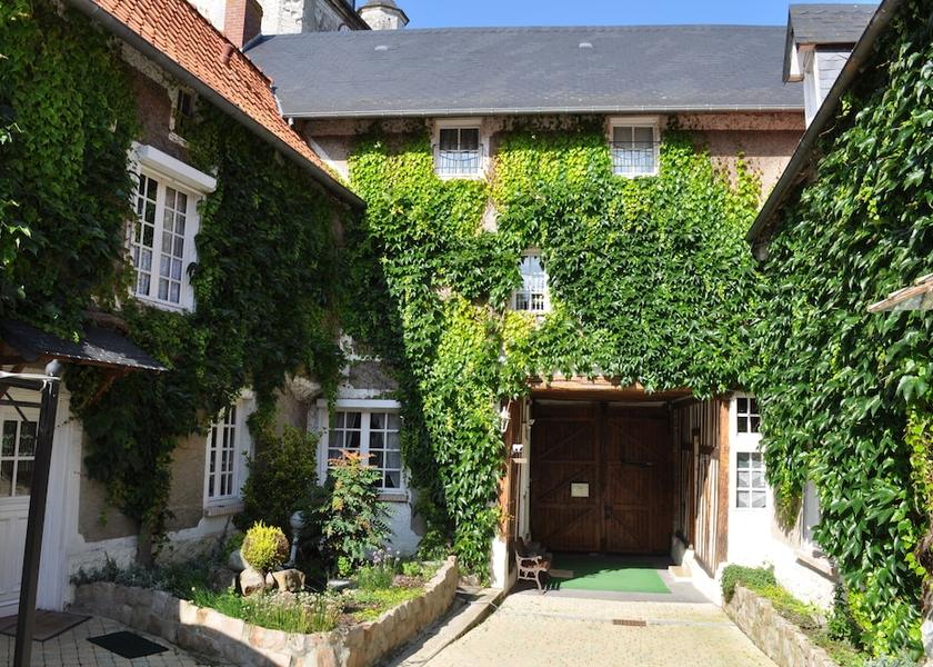 Hauts-de-France Saint-Riquier Courtyard