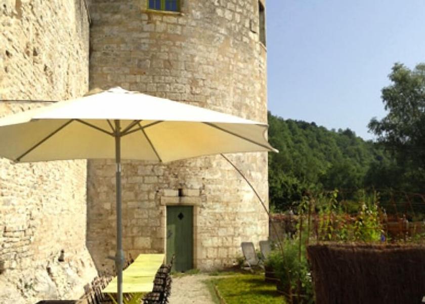 Bourgogne-Franche-Comté Noyers-sur-Serein Facade
