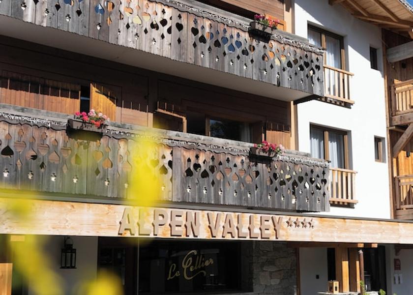 Auvergne-Rhone-Alpes Combloux Facade