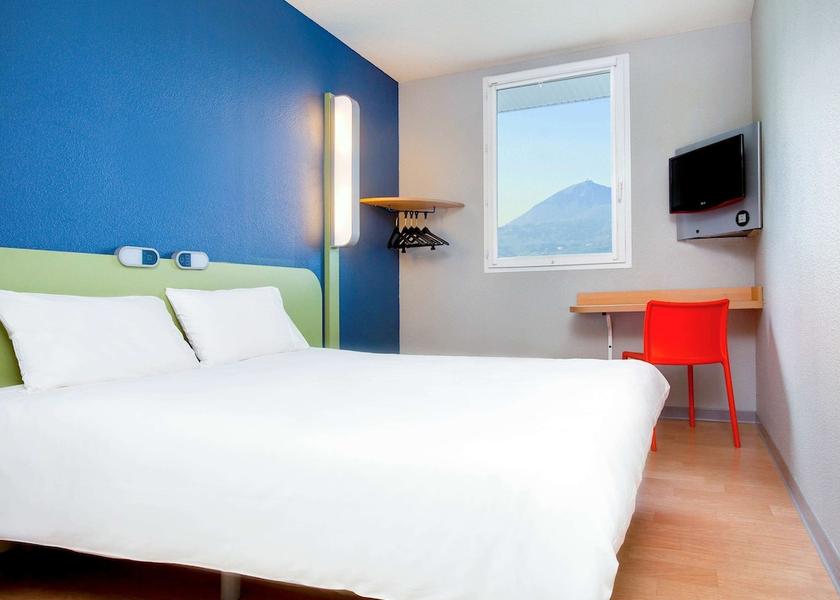 Auvergne-Rhone-Alpes Riom Room