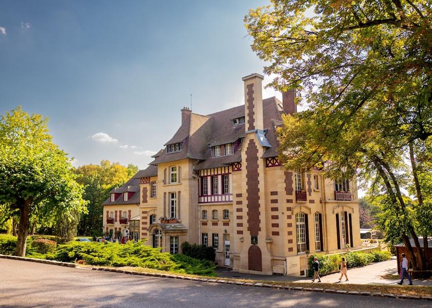 Hauts-de-France Gouvieux Front of property