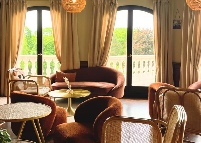 Hauts-de-France Gouvieux Bar (on property)