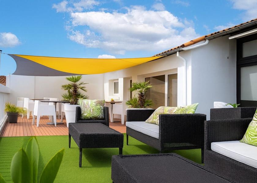 Occitanie Villeneuve-les-Avignon Terrace