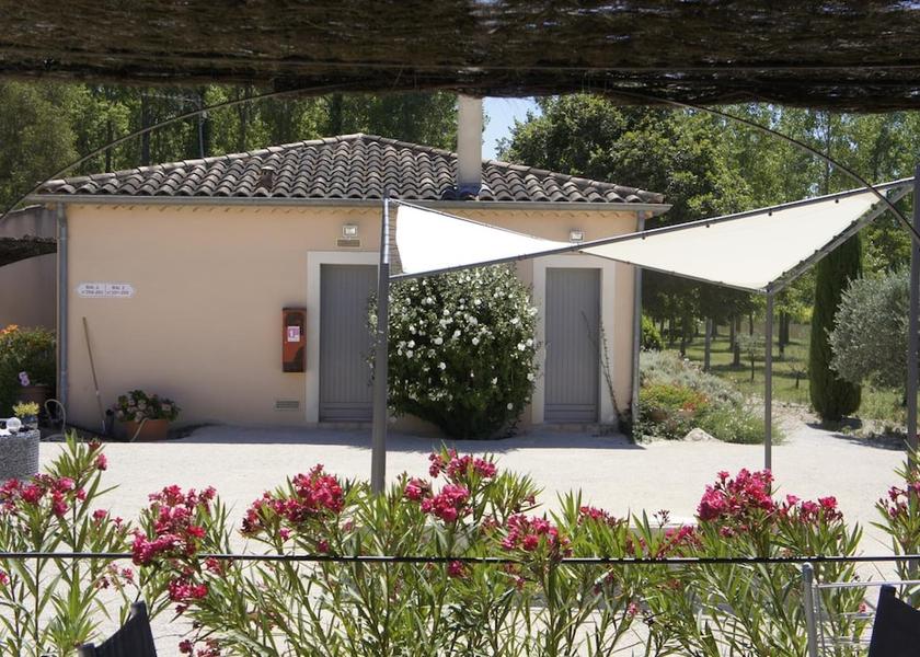 Provence - Alpes - Cote d'Azur Loriol-du-Comtat Exterior Detail