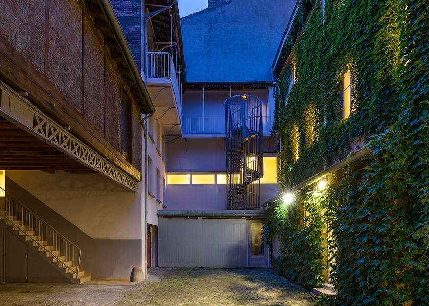 Auvergne-Rhone-Alpes Saint-Etienne Parking